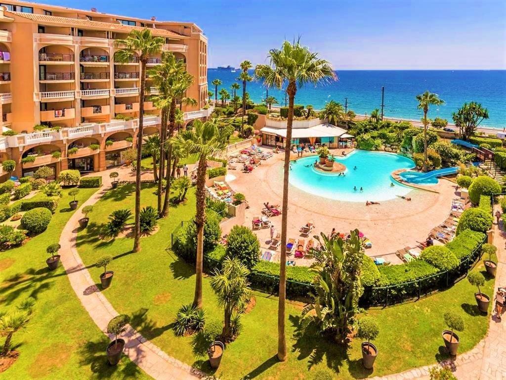 Beachfront 4 People 2 Swimming Pool Apartment Cannes